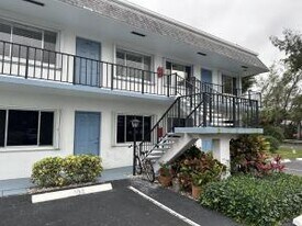 2440 Lake Osborne Dr in Lake Worth Beach, FL - Building Photo
