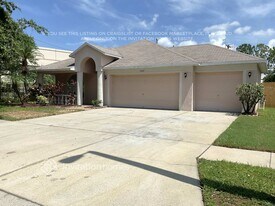 15517 Lake Bella Vista Dr in Tampa, FL - Building Photo