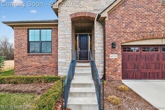 43721 Legacy Dr in Sterling Heights, MI - Building Photo - Building Photo