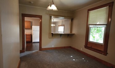 807 W Pershing St in Springfield, MO - Building Photo - Building Photo