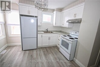 1356 Upper Wellington St in Hamilton, ON - Building Photo - Building Photo