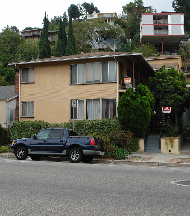 1800 Silver Lake Blvd in Los Angeles, CA - Building Photo