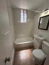 7325 Rue Sherbrooke O in Montréal, QC - Building Photo - Building Photo