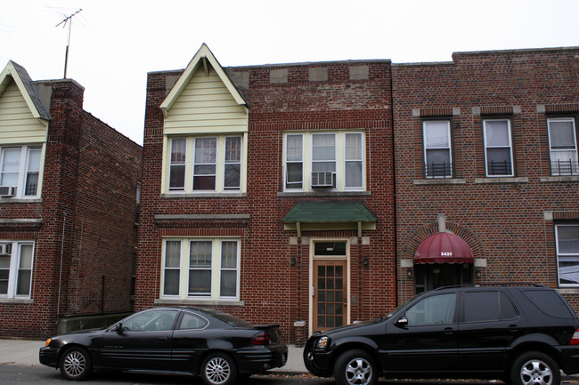 2435 Barker Ave in Bronx, NY - Foto de edificio - Building Photo