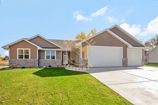 2820 Sussex Rd in Green Bay, WI - Building Photo