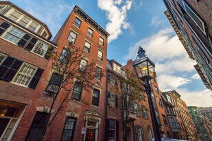 8 Myrtle St, Unit #7 in Boston, MA - Building Photo