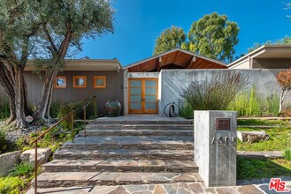 4305 Clear Valley Dr in Los Angeles, CA - Building Photo - Building Photo