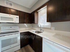 3805 Maquoketa Dr in Des Moines, IA - Foto de edificio - Building Photo