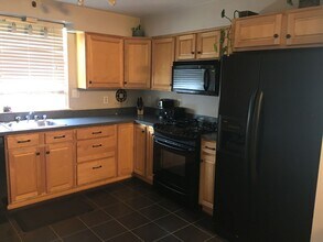 7021 Crease Ln in Philadelphia, PA - Building Photo - Building Photo