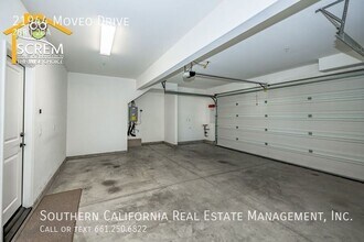 21944 Moveo Dr in Santa Clarita, CA - Building Photo - Building Photo