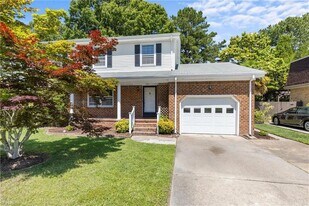 703 Sir Walter Cir in Virginia Beach, VA - Building Photo