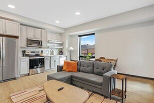 423 E Michigan St in Indianapolis, IN - Building Photo