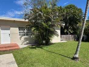 5321 SW 67th Ave in Miami, FL - Building Photo - Building Photo