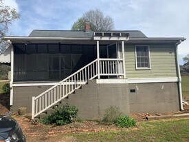 140 Hiawassee Ave in Athens, GA - Building Photo