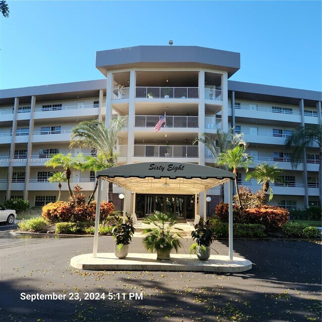 545 Oaks Ln in Pompano Beach, FL - Building Photo - Building Photo