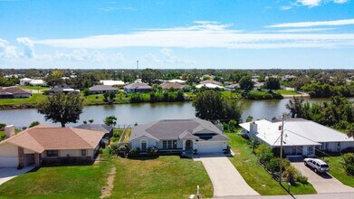 7384 Van Lake Dr in Englewood, FL - Building Photo - Building Photo