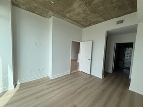 950 W Peachtree St NW, Unit 1801 in Atlanta, GA - Building Photo - Building Photo