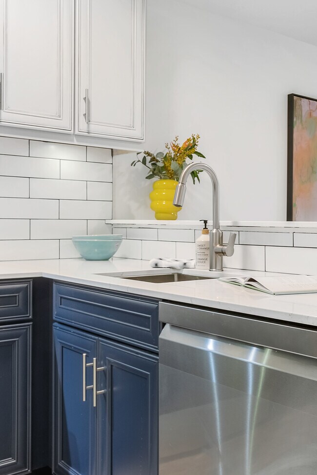 1399 Barclay St in Vancouver, BC - Building Photo - Building Photo