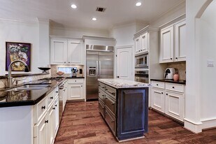 13323 Brentonwood Ln in Houston, TX - Building Photo