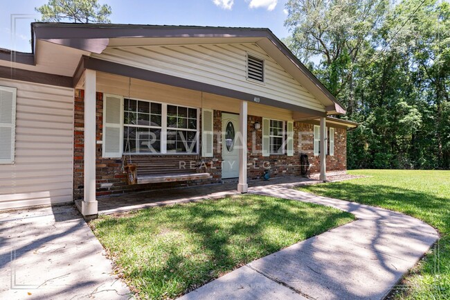 403 Vicks Ln in Saraland, AL - Building Photo - Building Photo
