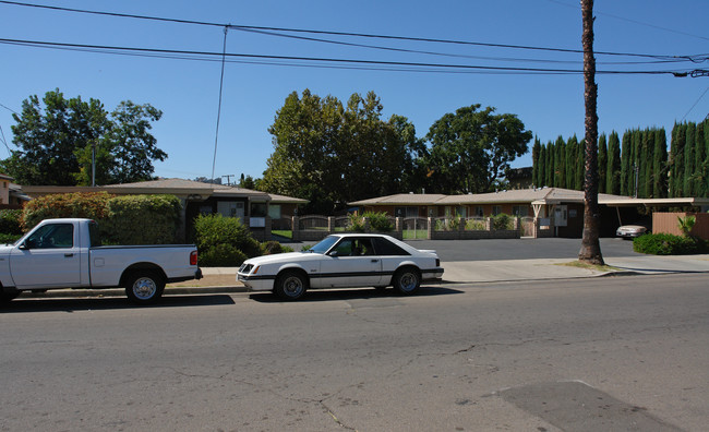 752-766 S Orange Ave in El Cajon, CA - Foto de edificio - Building Photo