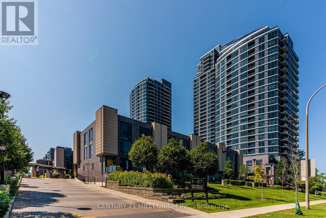 9 Valhalla Inn Rd in Toronto, ON - Building Photo