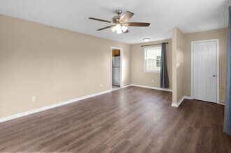 401 Settlers Landing Rd in Hampton, VA - Building Photo - Building Photo