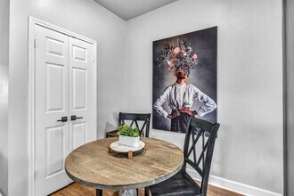 5 Tournament Way in The Hills, TX - Building Photo - Building Photo