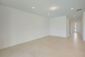 5946 SE Sky Blue Cir in Stuart, FL - Foto de edificio - Building Photo