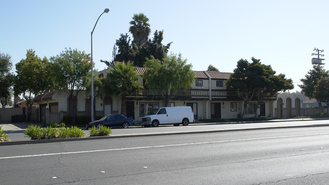 15382-15398 Hesperian Blvd in San Lorenzo, CA - Foto de edificio - Building Photo