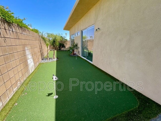 2706 Alexander Club Dr in Palm Springs, CA - Building Photo - Building Photo