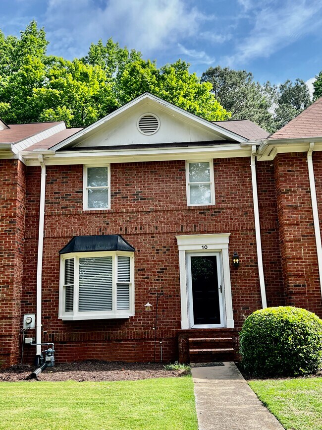 property at 10 Huntington Place Dr