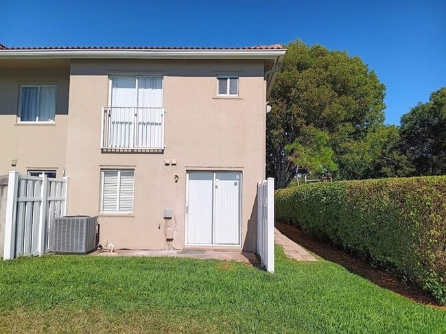 150 Riviera Cir in Weston, FL - Building Photo - Building Photo