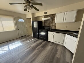 9010 N 95th St in Milwaukee, WI - Building Photo - Building Photo