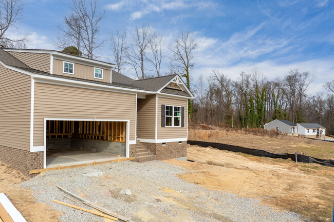 12611 South Chester Rd in Chester, VA - Building Photo - Building Photo