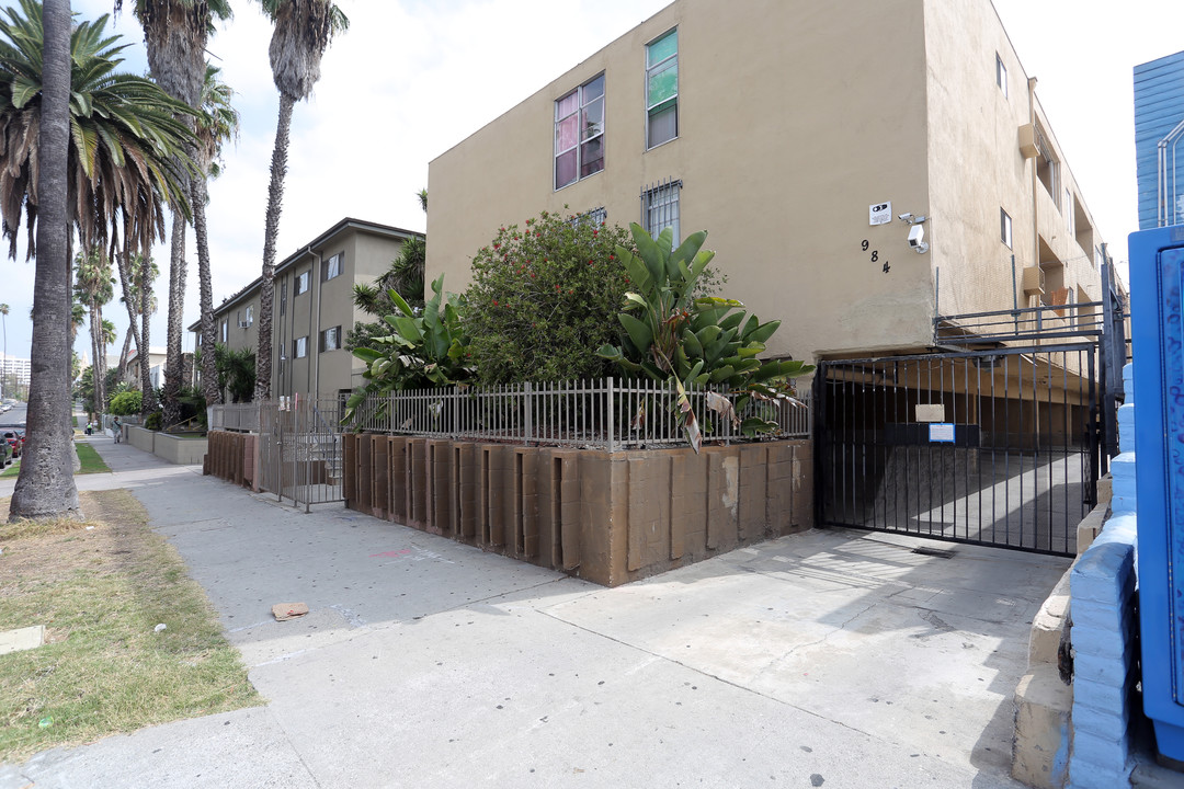 984 S Westmoreland Ave in Los Angeles, CA - Building Photo