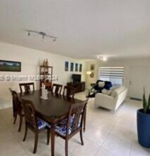567 NW 98th Ave in Plantation, FL - Building Photo - Building Photo