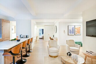 340 E 52nd St in New York, NY - Building Photo - Building Photo