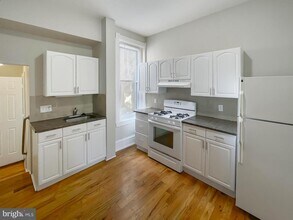 637 N 32nd St in Philadelphia, PA - Building Photo - Building Photo