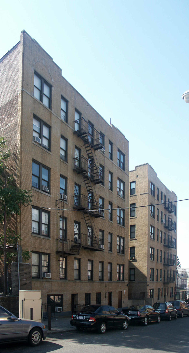 686 E 234th St in Bronx, NY - Building Photo - Building Photo