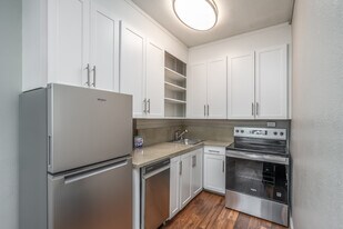 Cornelius Apartments in Seattle, WA - Building Photo