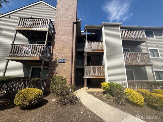 1908 Ravens Crest Dr in Plainsboro, NJ - Building Photo - Building Photo