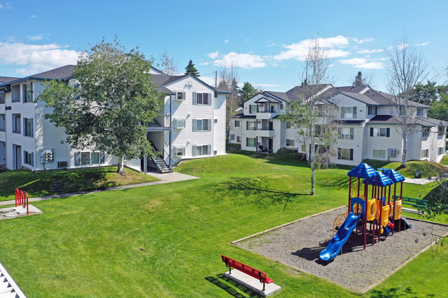 Village on Broadway in Spokane Valley, WA - Foto de edificio - Building Photo