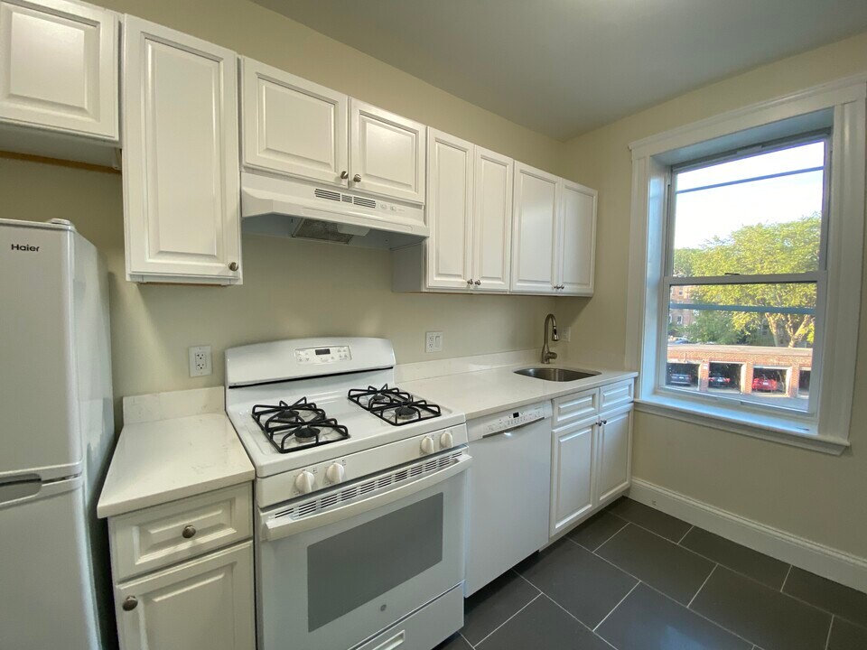 15 James St, Unit 4 in Brookline, MA - Building Photo