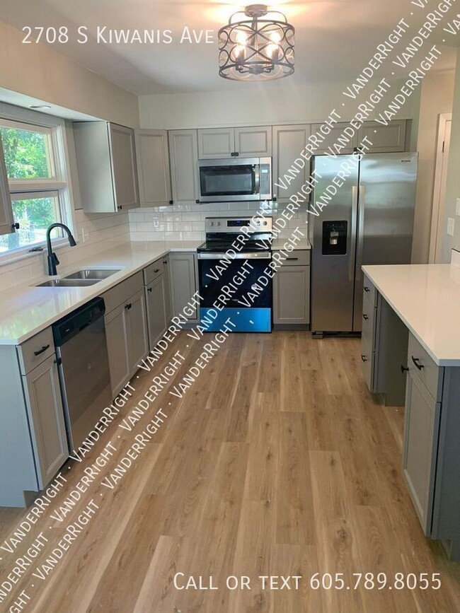 property at 2708 S Kiwanis Ave