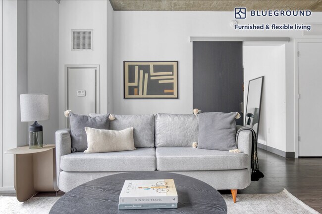 215 W Lake St-Unit -FL19-ID617 in Chicago, IL - Building Photo - Building Photo