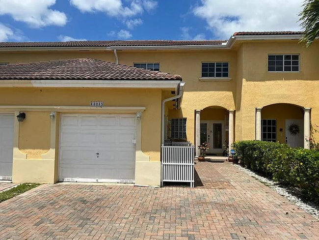 13215 SW 143rd Terrace in Miami, FL - Building Photo - Building Photo