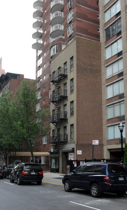 414 E 58th St in New York, NY - Building Photo