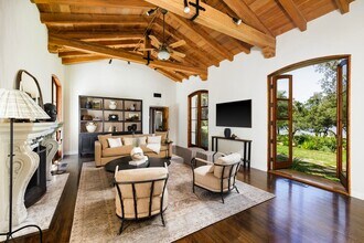 4005 Lago Dr in Santa Barbara, CA - Building Photo - Building Photo