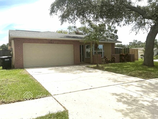 1963 Lansing Dr